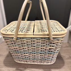 Large Vintage Wicker Picnic Basket   Never Used
