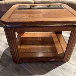 2 MATCHING END TABLES/LAMP TABLES 