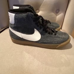 Nike Women’s 8 Hi Tops