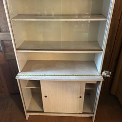 Mid Century China Hutch/Cabinet