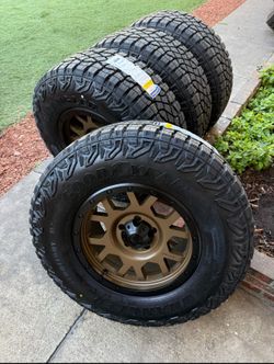 Jeep rubicon, Sahara , glatiador rims and tires