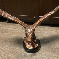 Eagle Hunting Statue 