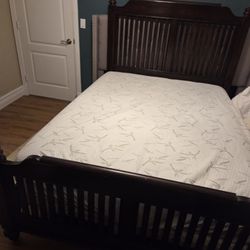 Queen Size Bed Real Wood with Queen Size Mattress
