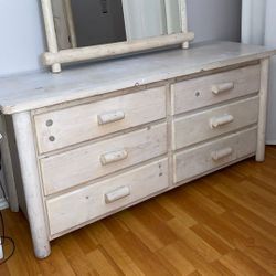 Set Armoire  and Dresser with Mirror / Armario y Tocador Con Espejo