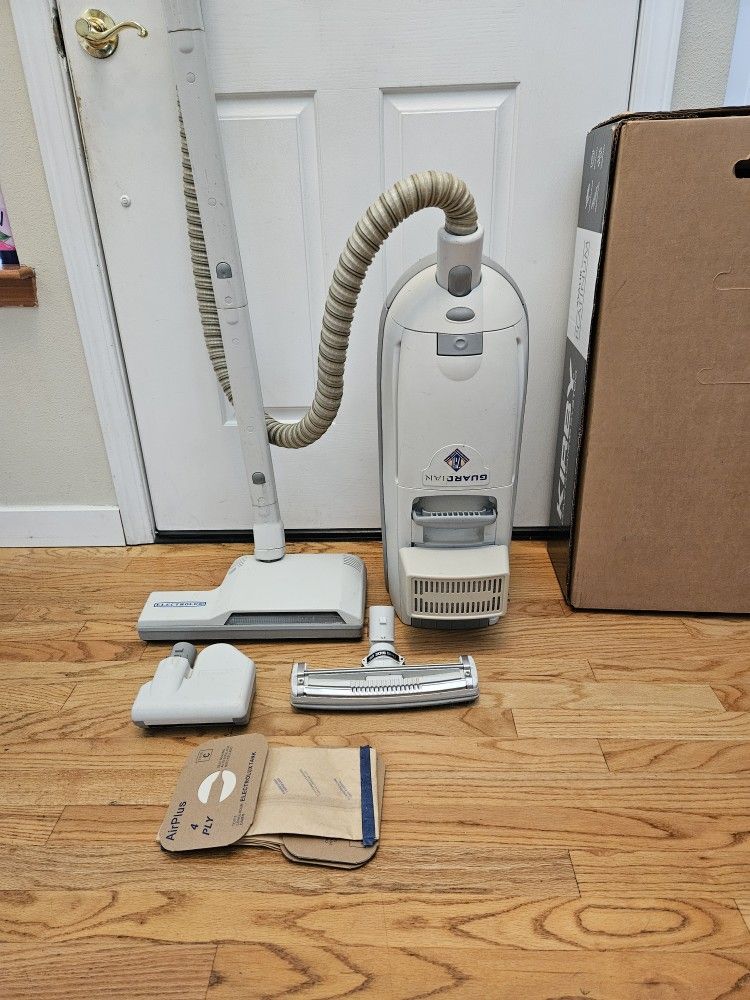 New Cond ELECTROLUX LUX MODEL WITH ATTACHMENT , AMAZING POWER SUCES. , WORKS EXCELLENT. , IN THE BOX