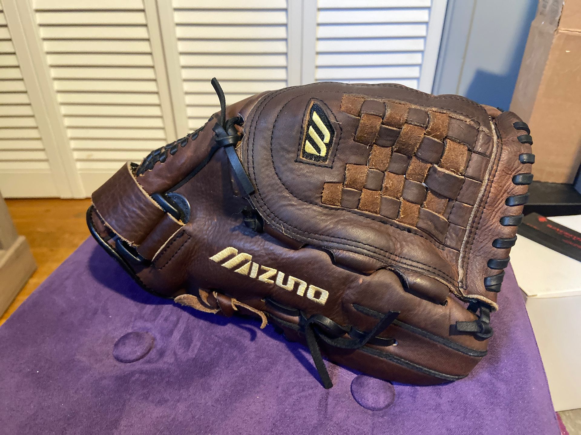 Mizuno World win 13” softball glove