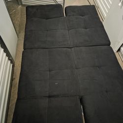 Black Futon 