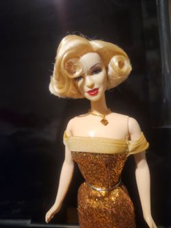 Marilyn monroe doll