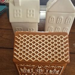 Brand new Gingerbread house candles, lot of 3