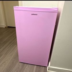 Pink little fridge🩷