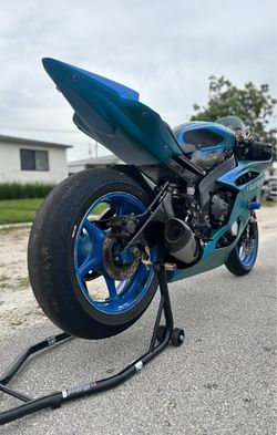 2010 Yamaha R6 Clean tittle