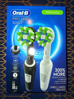 Oral-B Pro 1000 Electric Toothbrush Twin Pack