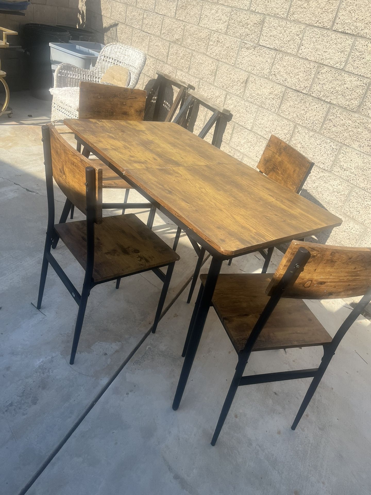 Table With 5 Chairs