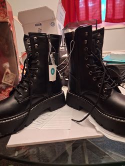 New Woman's Black Boots Size 8