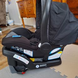 GRACO Infant Car Seat and Bases 