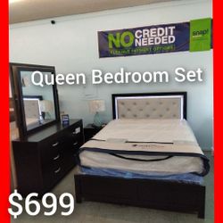 😍 Queen Bedroom Set 