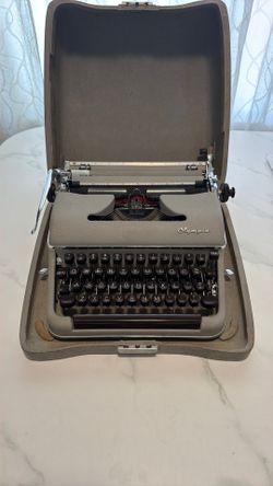 Vintage Typewriter - Olympia  De Luxe