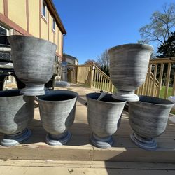 Very beautiful six pots 20 inch tall heavy plastic for all