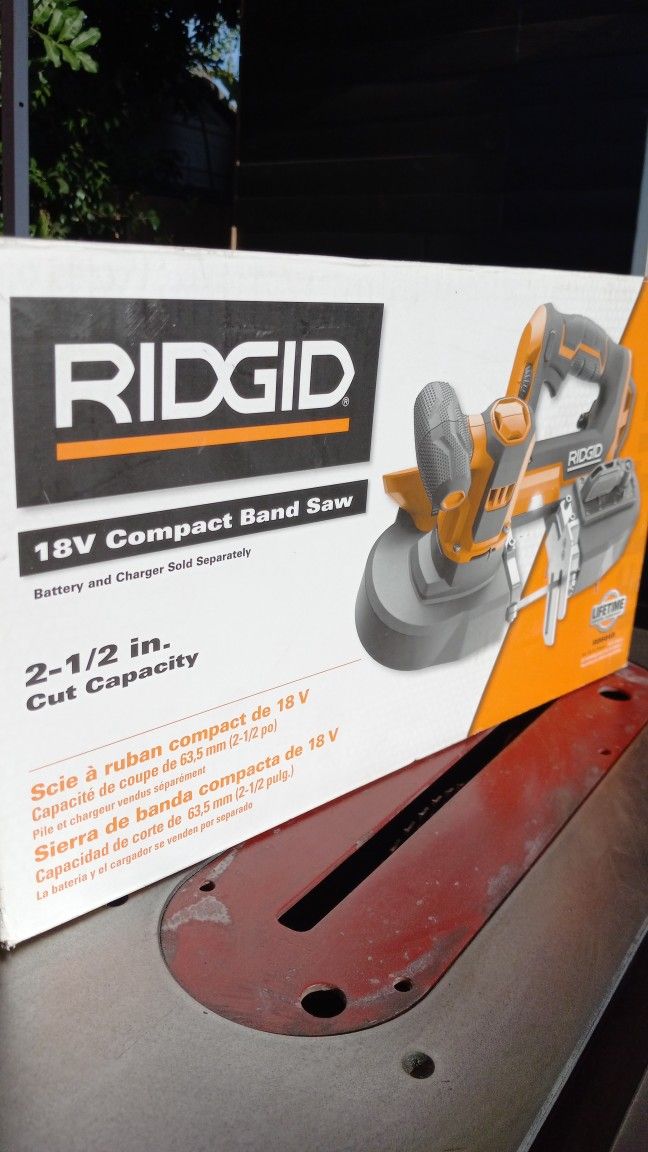 RIDGID 18V Compact Band Saw