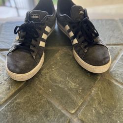 Adidas Sneakers Size 10.5- great conditions