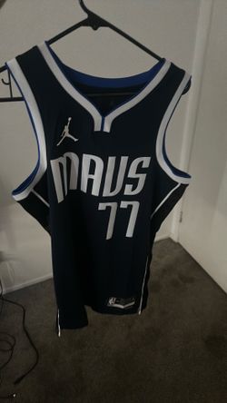 Luka doncic size medium