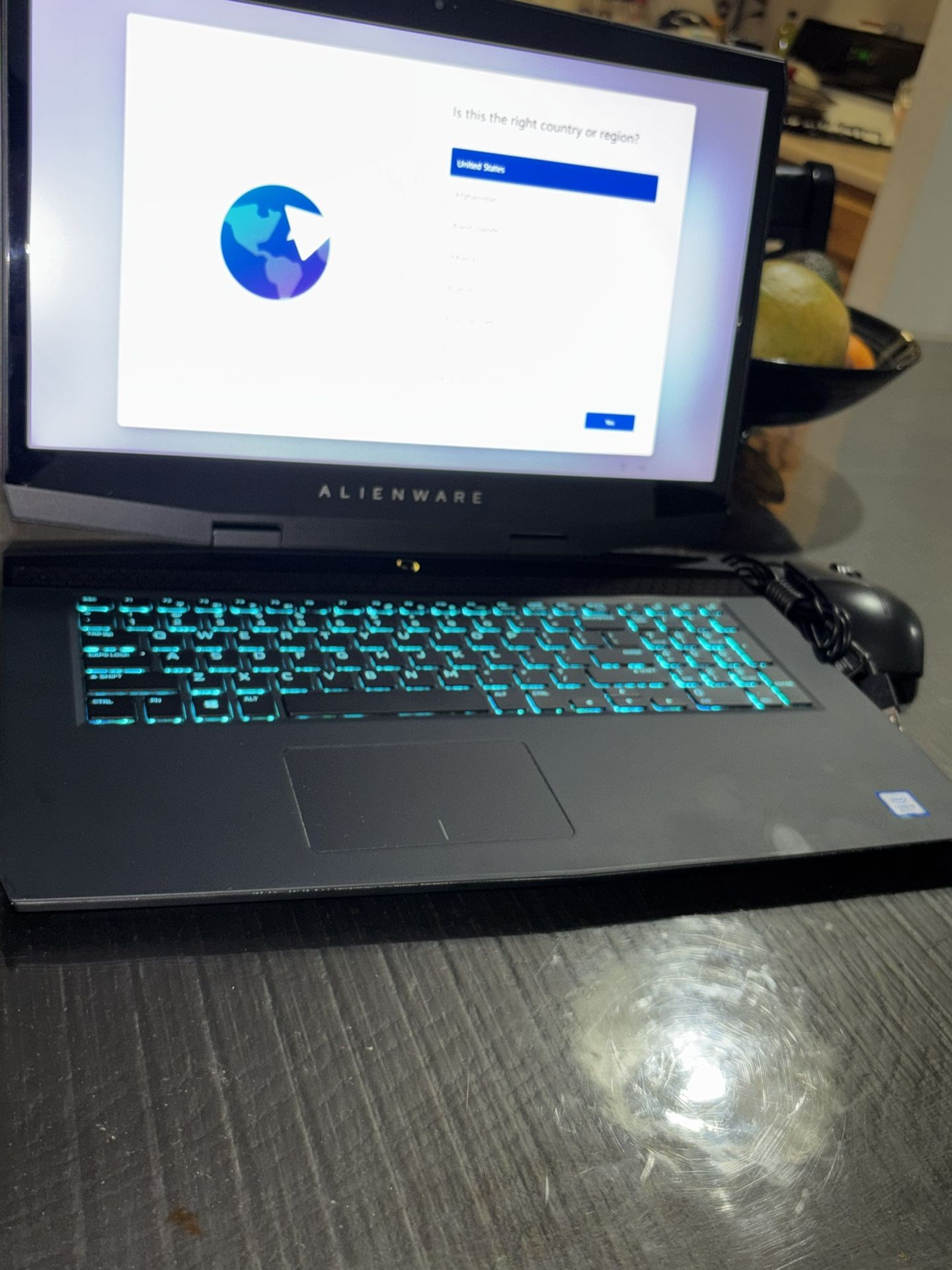 Laptop: Alienware 17 R5 1 w/Alienware Mouse