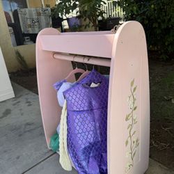 Girls Changing Closet 
