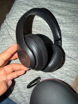 Beats studio Pro wireless noise canceling headphones-Matt black