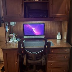 Large Computer Desk. 