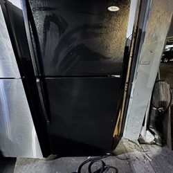 Frigidaire Refrigerator 29"width Black 