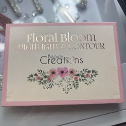 Beauty Creations Floral Bloom Highlight & Contour Palette