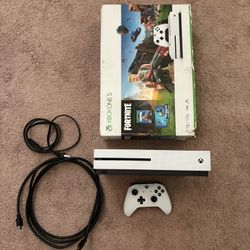 FOR SALE: Xbox One S Fortnite Edition Bundle + Rare Skins!