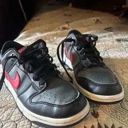 Jordan Low dunks