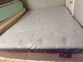Set queen sizes mattress and box spring