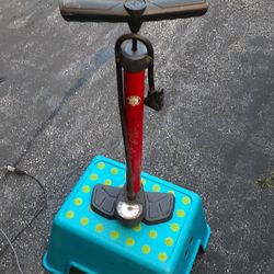 Schwinn Bicycle Tire Air Hand Pump With Gage