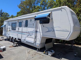1997 National RV  Seabreeze