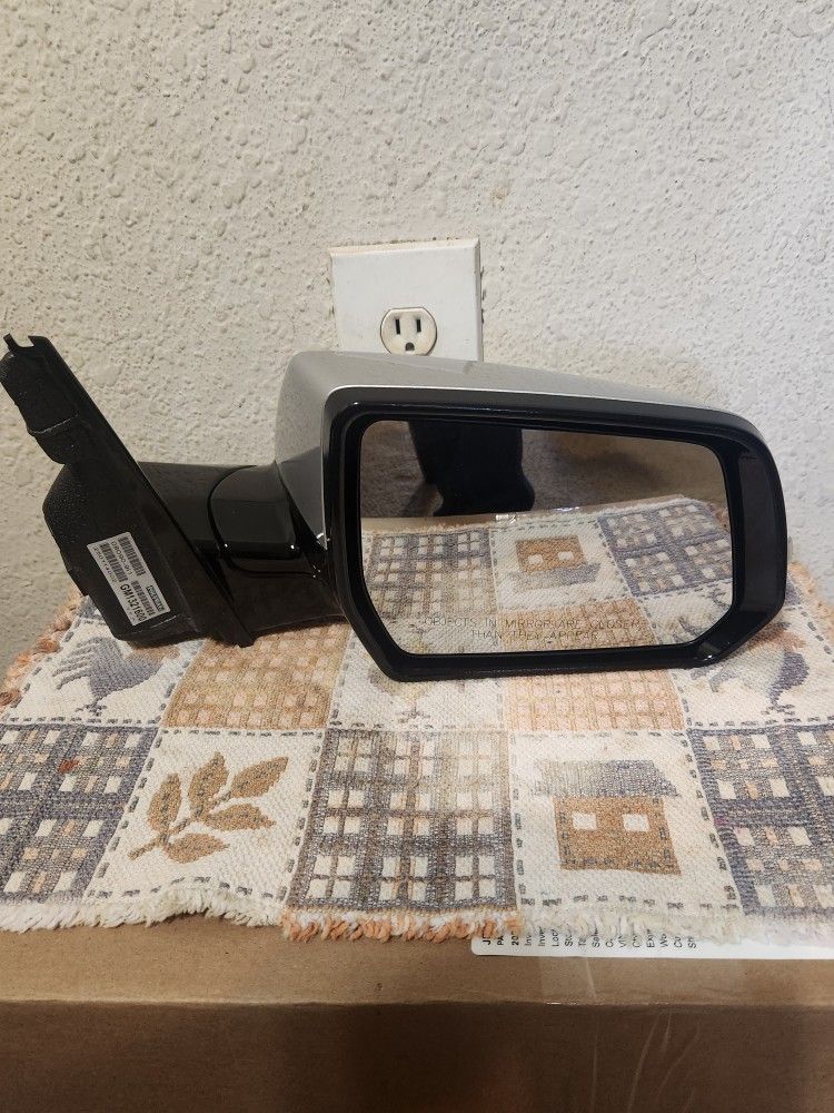 2021 Chevy traverse Mirror