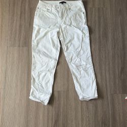 Signature Studio White Capris Size 4