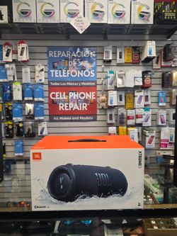 Jbl Extreme 3, 15 hours playtime water and dust resistant