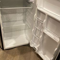 Refrigerator freezer refrigerator works really well