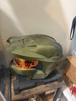 Microsoft Halo 3 Legendary Edition Master Chief Helmet & Base -No Disc