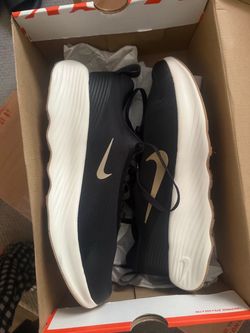 NIKE  Men's size 12