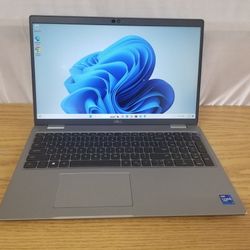 DELL LATITUDE 5520 LIKE NEW CORE i7-1185G7 (SHOP13)

