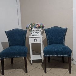 Two Modern Acent Chair And White Table 3 Prices 