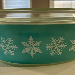 Pyrex Turquoise snowflake Casserole 