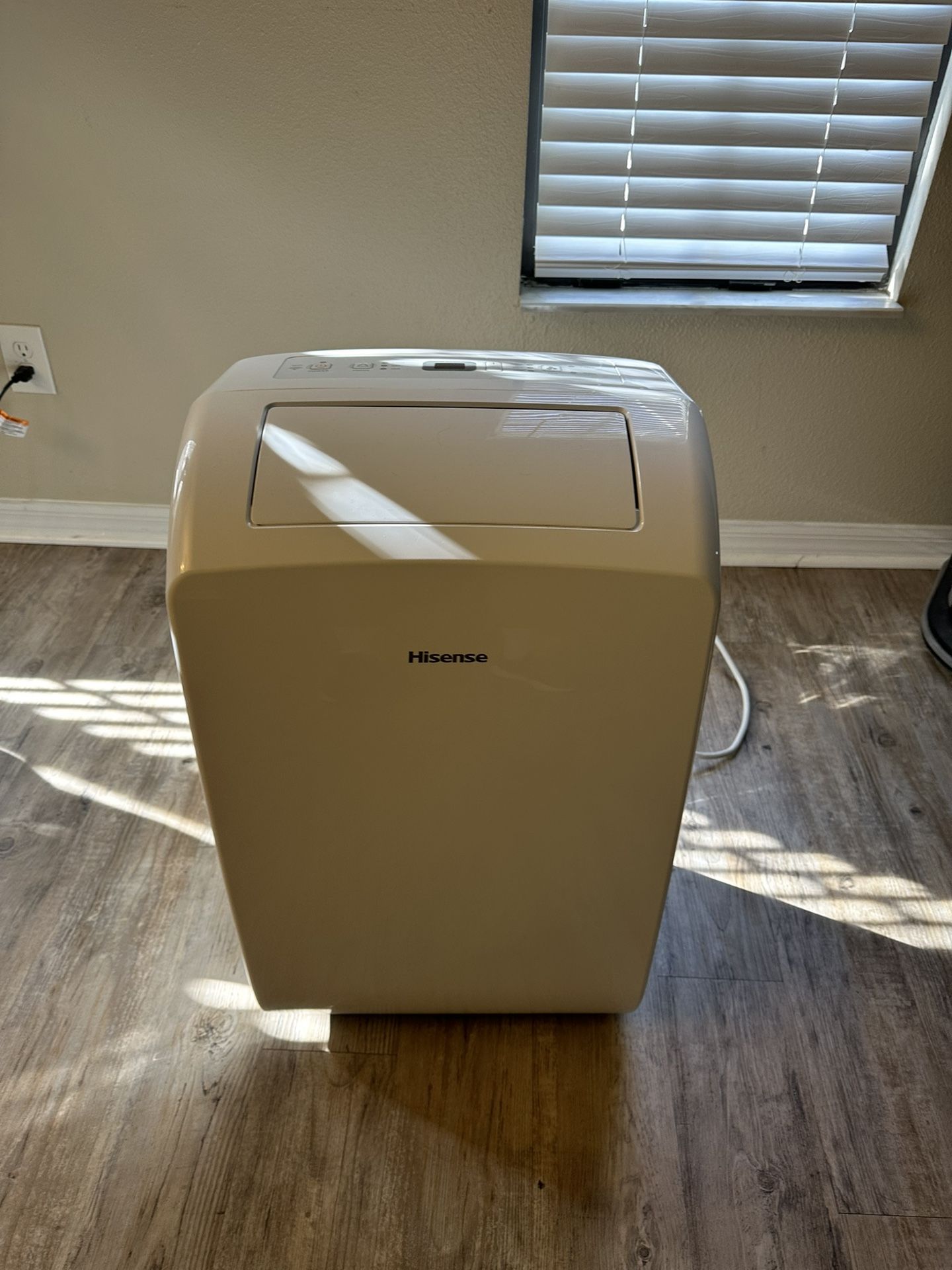 Hisense 7000-BTU 299-sq-ft Portable AC Unit