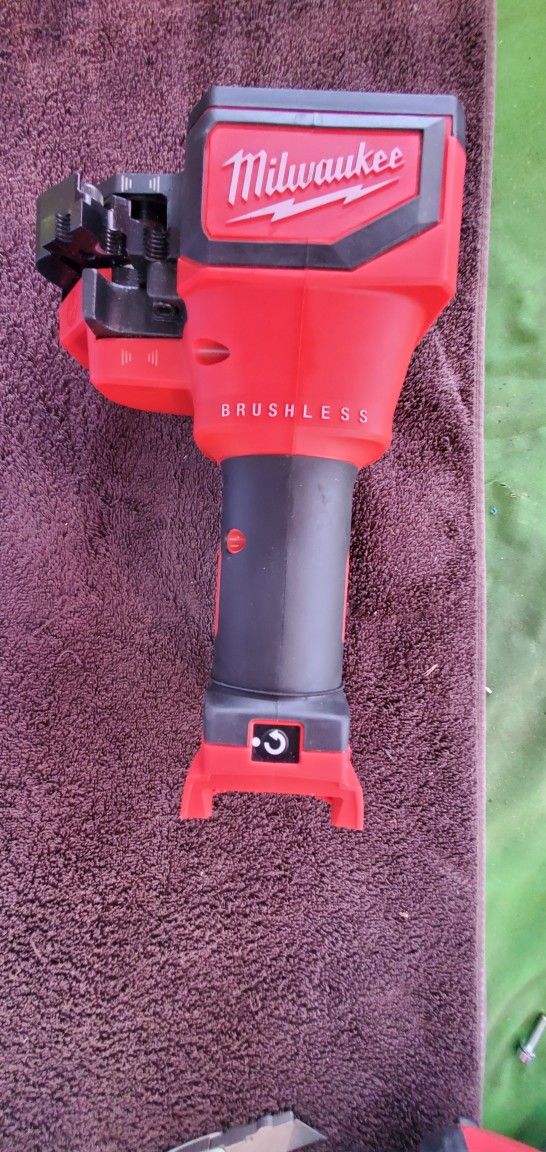 MILWAKEE M18 BRUSHLESS THREADED ROD CUTTER TOOL ONLY NEW