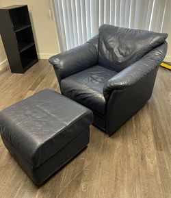 FREE NAVY CHAIR