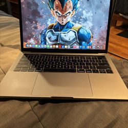 MacBook Pro Touch Bar  13-inche, 2017, Four Thunderbolt 3 Porta