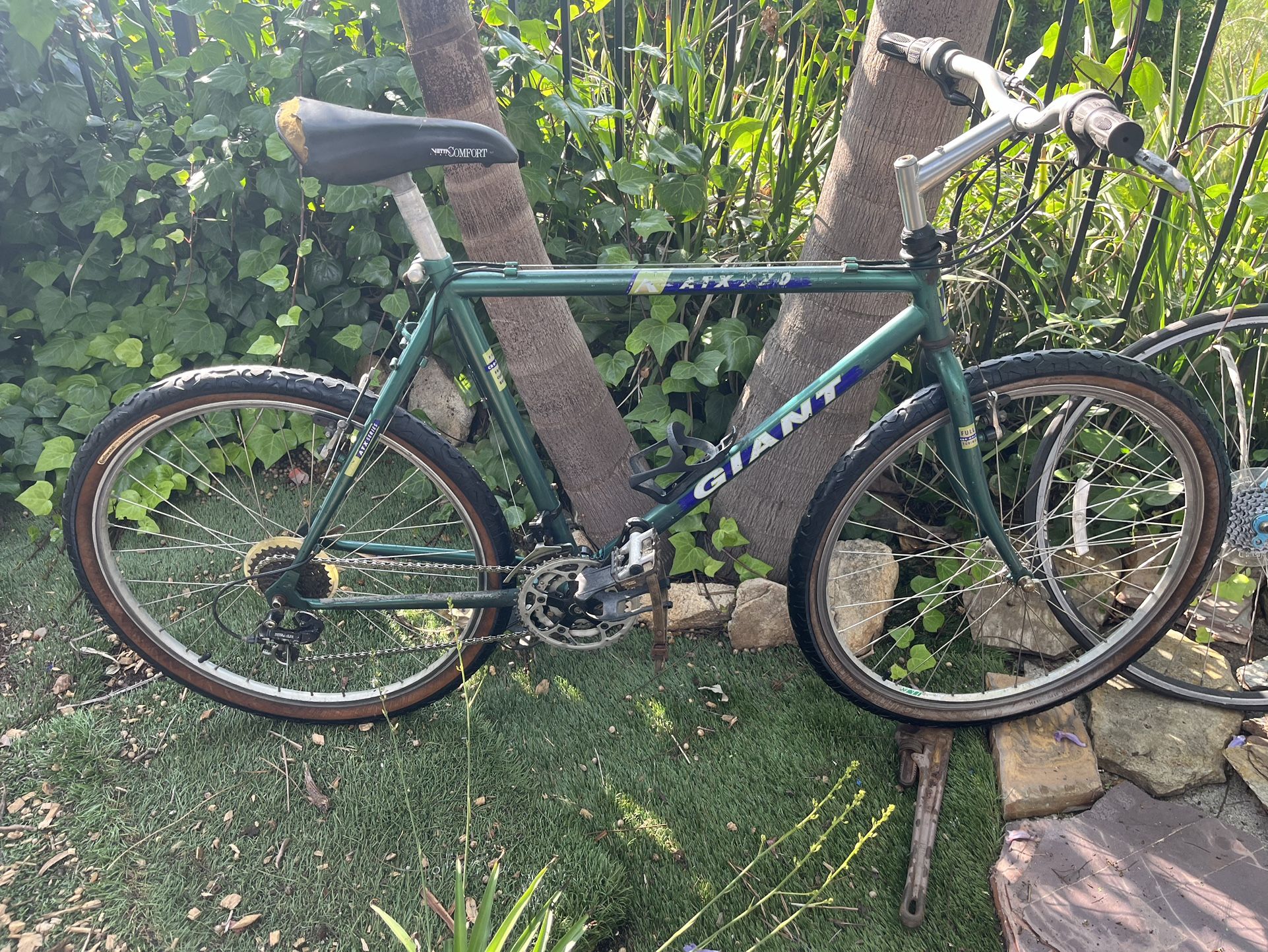 Giant ATX 770 Mountain Bike
